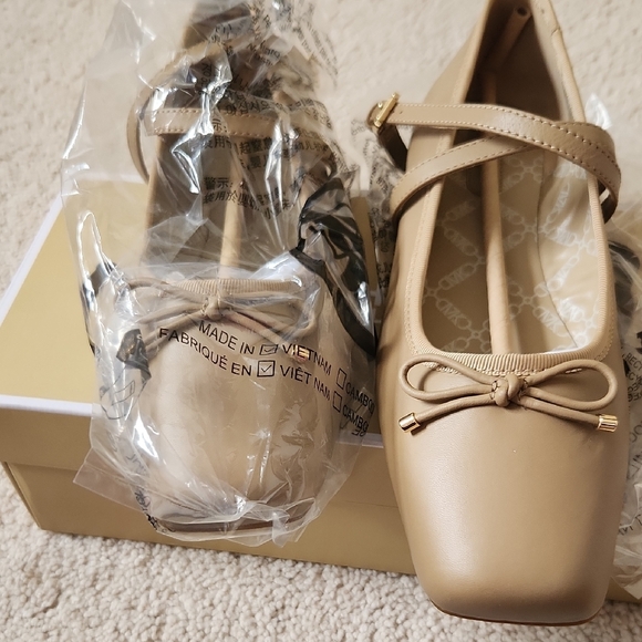 Michael Kors Beige Flats with Bow and Strap - Picture 7 of 7